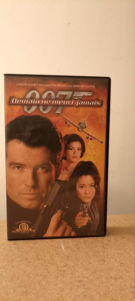 VHS James Bond, Ophalen of Verzenden