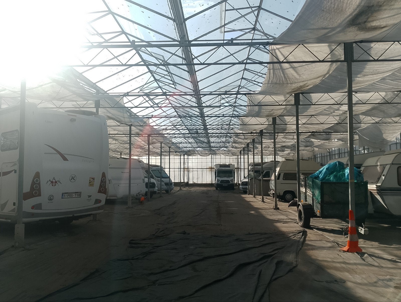 1 plekje vrij tot max 7m voor caravan mobilhome campervan, Caravans en Kamperen