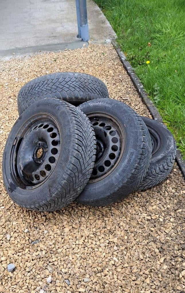 Jantes 15 pouces 4x100 avec pneus hiver 185/65 15T, Ophalen, Gebruikt, 15 inch, Band(en)