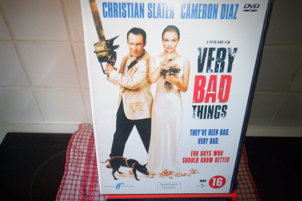 DVD Very Bad Things (Christian Slater & Cameron Diaz), CD & DVD, DVD | Comédie, Comme neuf, Comédie d'action, Suppléments, À partir de 16 ans