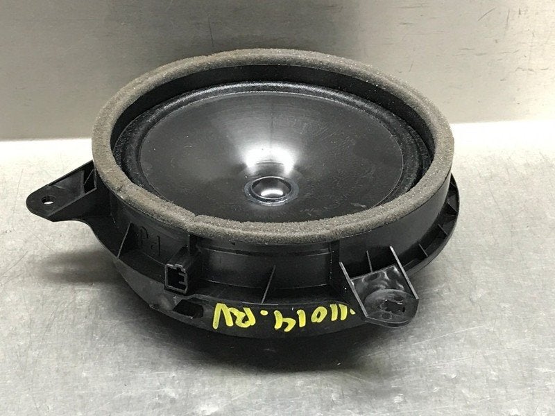 HAUT PARLEUR / ENCEINTE Toyota Yaris IV (P21 / PA1 / PH1), Dhr. M. Roggen, Toyota, Stadsweg 37 37
9917 PV  WIRDUM GR., NL, Utilisé