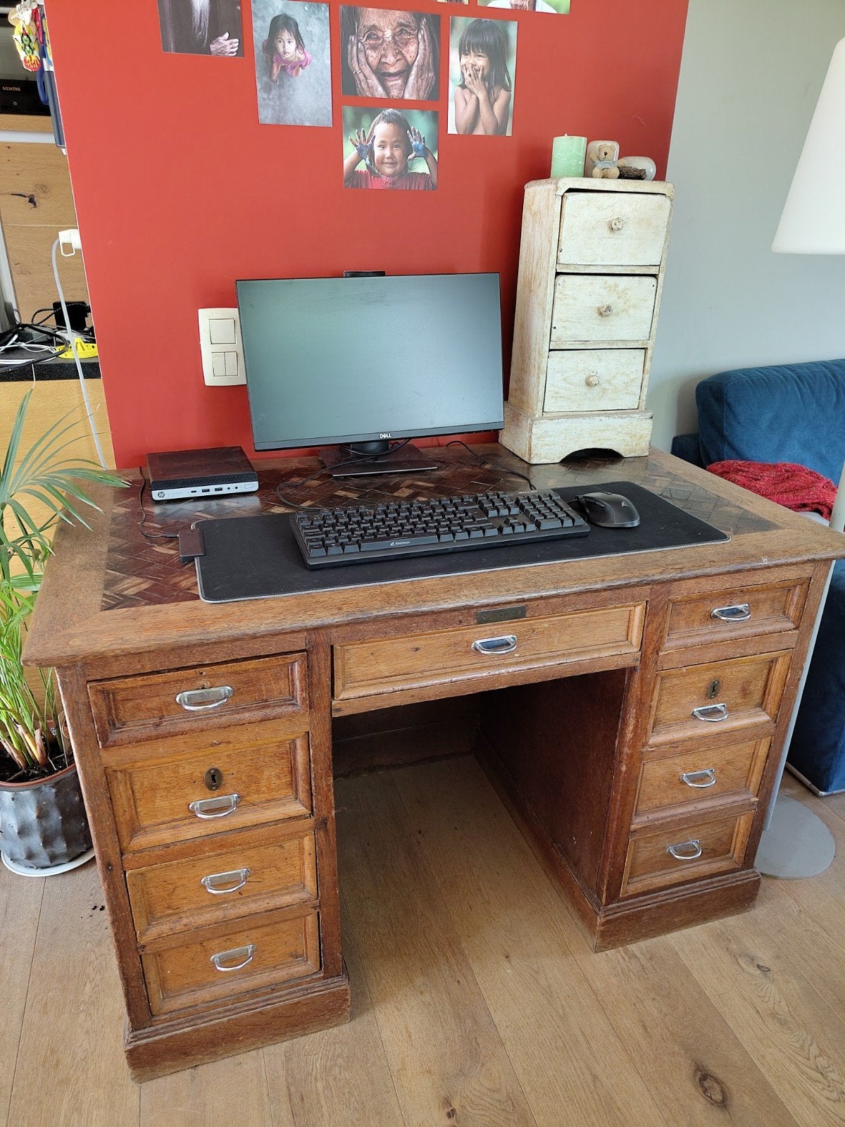 Solide en karaktervol houten bureau, Antiek en Kunst, Ophalen