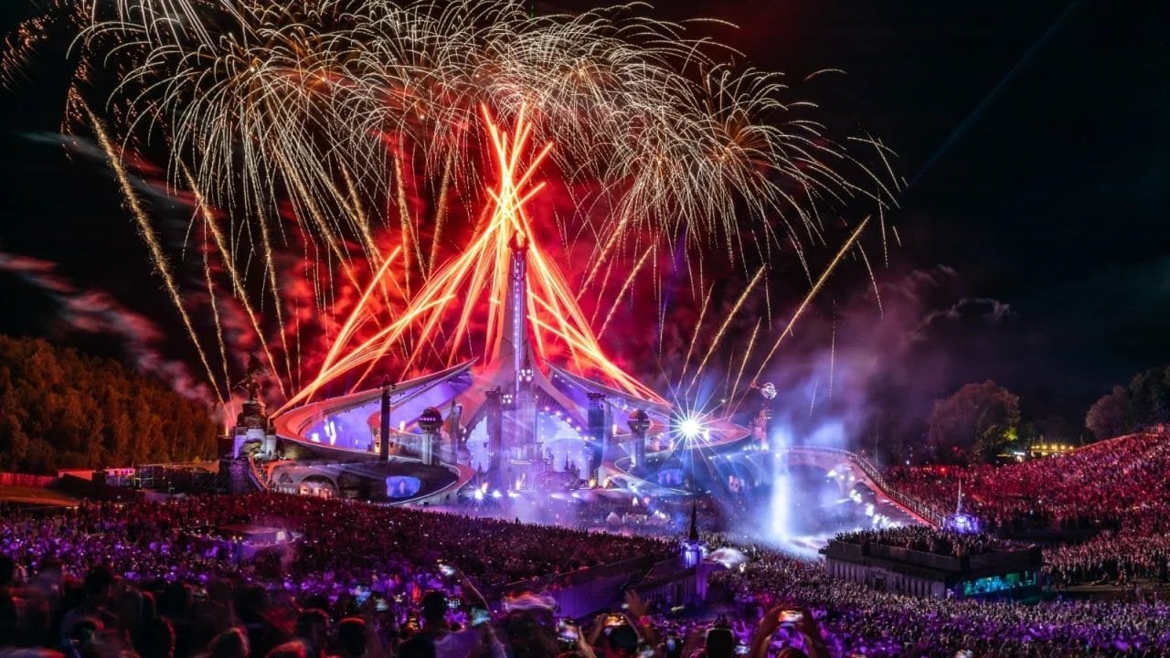 Tomorrowland w2 camping kaarten gezocht!
