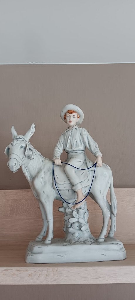 Vintage Royal Dux Bohemia beeld: Jongen op ezel, Antiek en Kunst, Ophalen