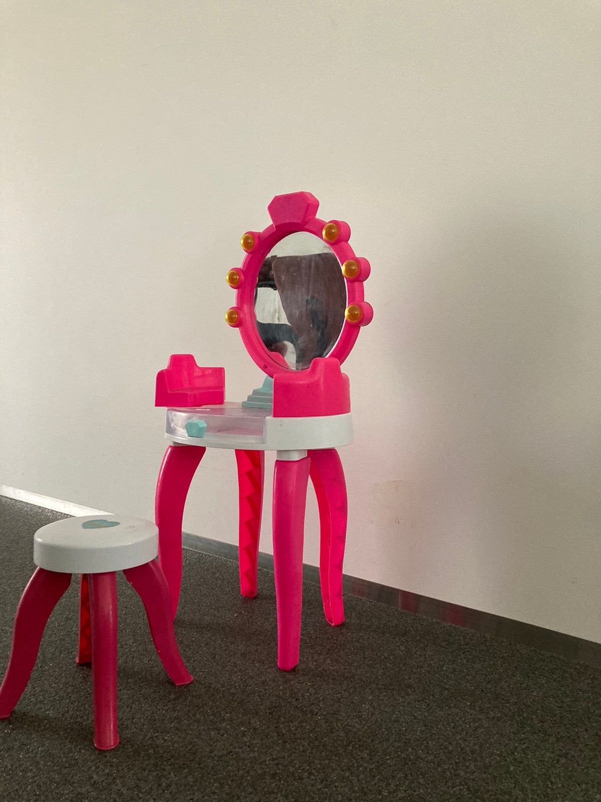 Barbie sminktafel, Enlèvement, Utilisé