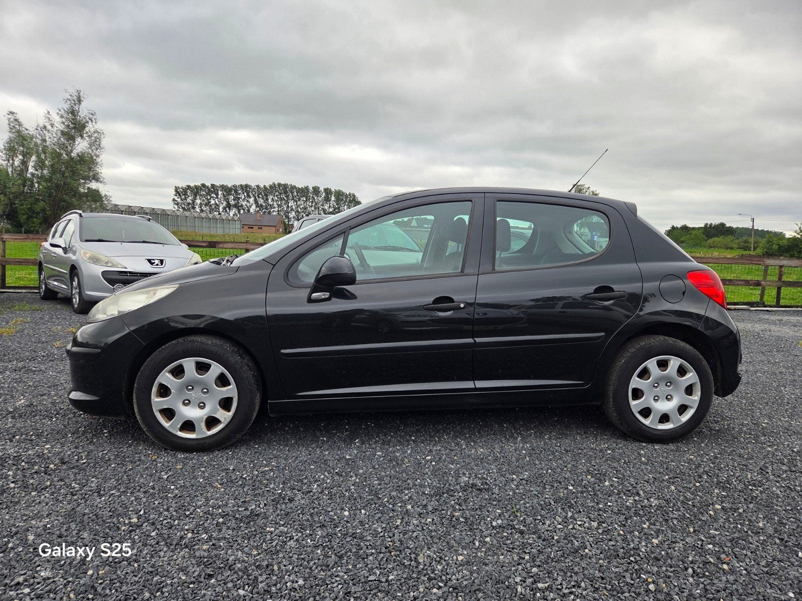 Peugeot 207 1400cc// 5 DEURS//AIRCO//GARANTIE, Auto's, Voorwielaandrijving, Stof, Zwart, 4 cilinders