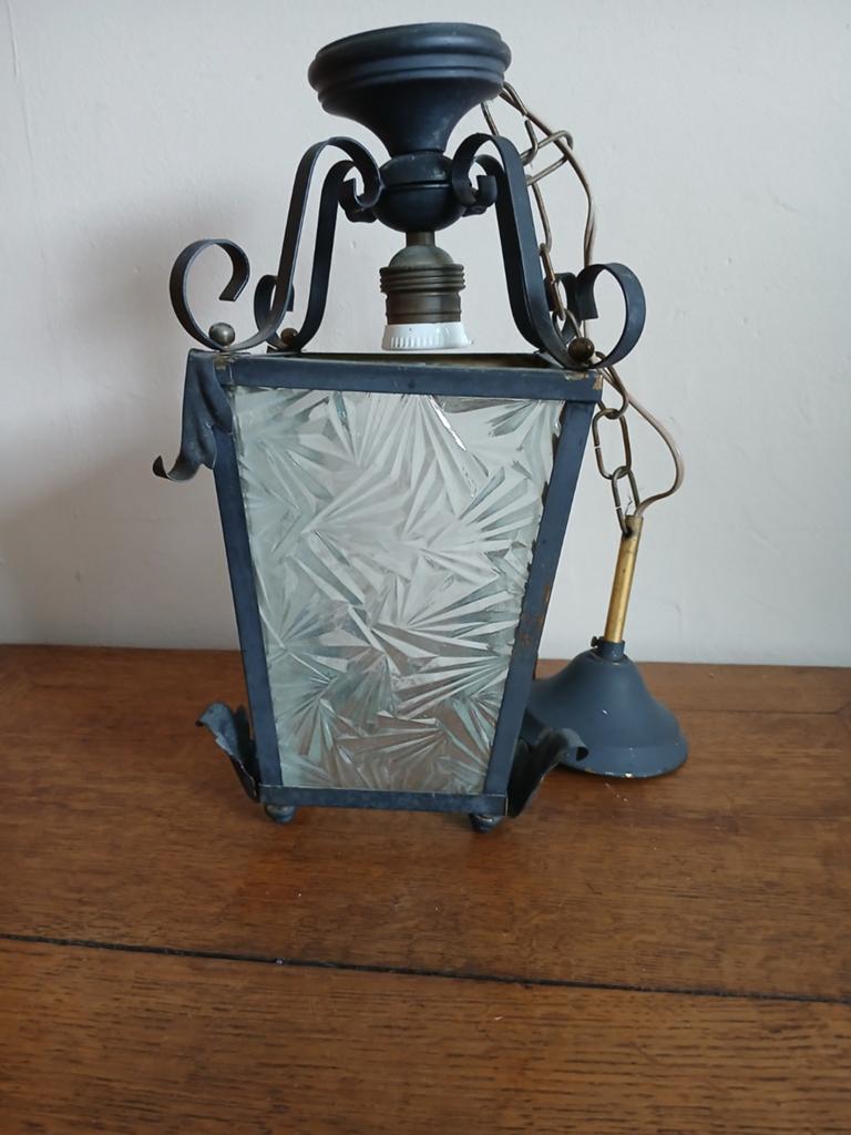 Metalen hanglamp met koper versiering, doorschijnend glas, Enlèvement