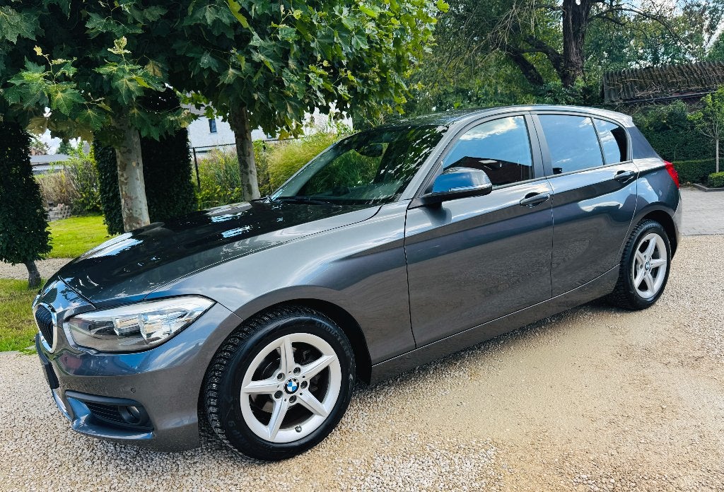 PRACHTIGE BMW 118i AUTOMAAT SLECHTS 93.000KM GEKEURD, Dealer onderhouden, 1 Reeks, Leder, Bedrijf