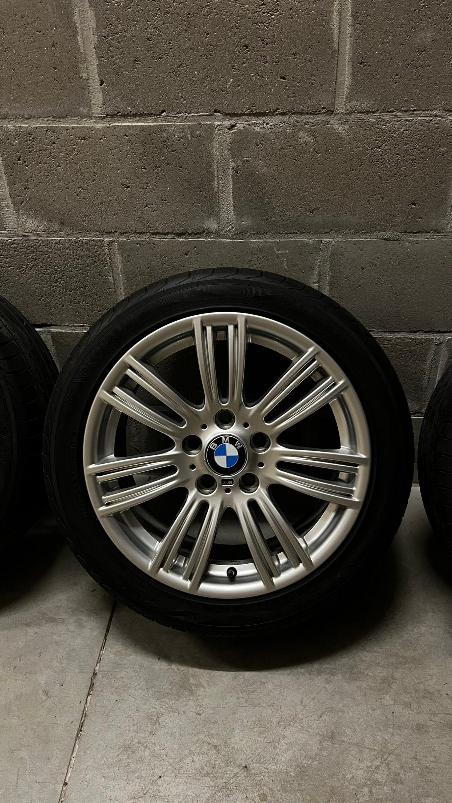 Jantes d'origine BMW 17" avec kit d'été Yokohama advan sport, Véhicule de tourisme, Pneus été, Enlèvement, Utilisé