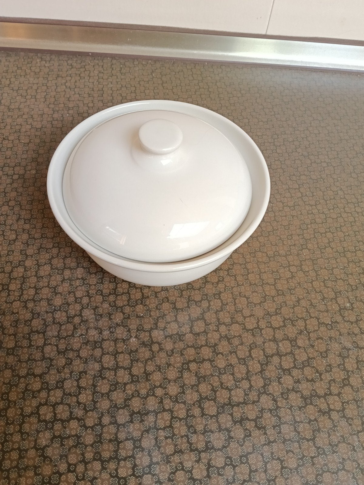 stenen kom met deksel, Ophalen, Beige