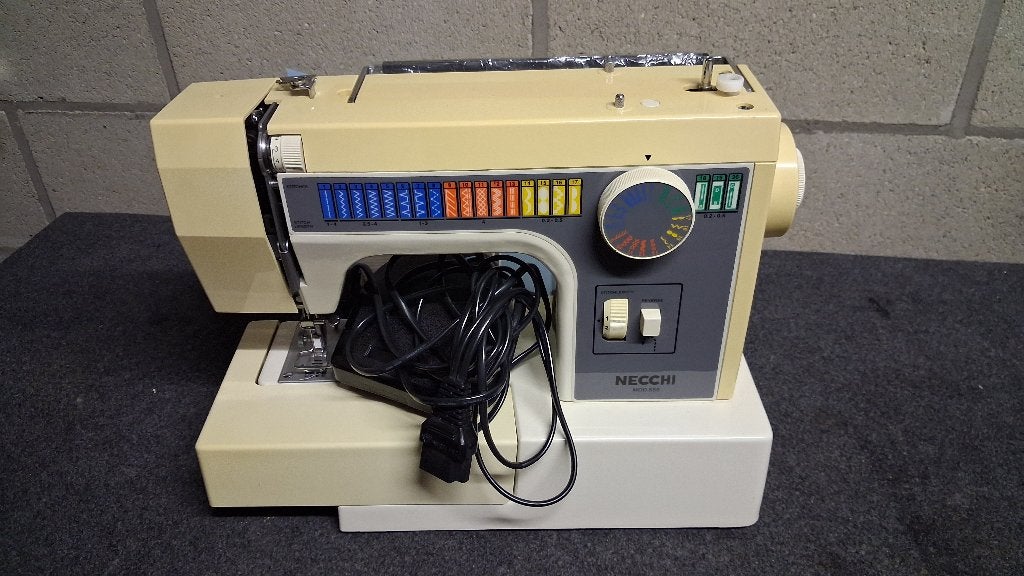 ​vintage , Necchi 559 naaimachine, Ophalen