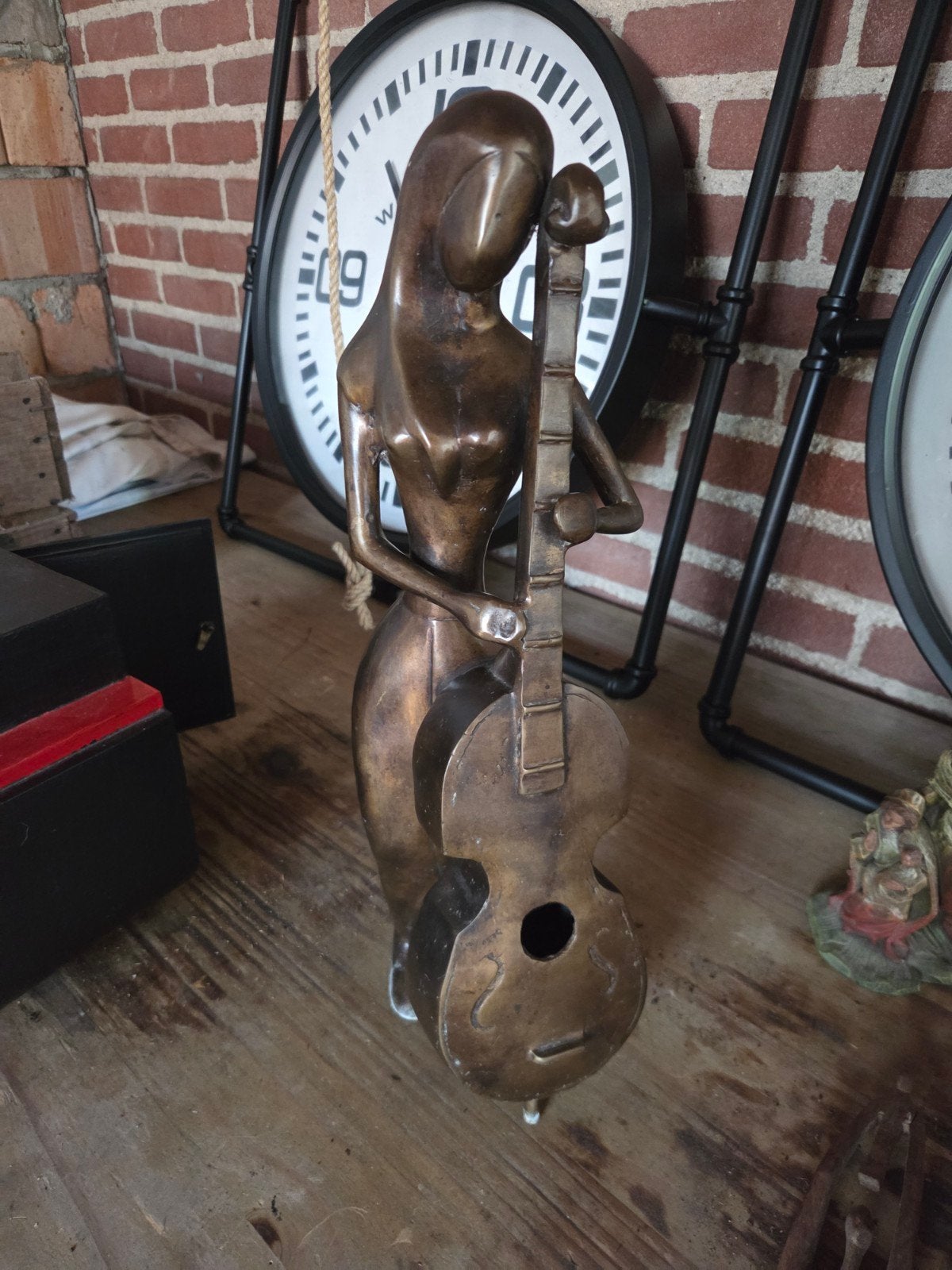 bronzen beeld dame met contrabas, Verzenden, Zo goed als nieuw, Mens
