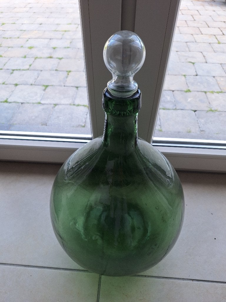 Bouteille verte Dame Jeanne, Enlèvement