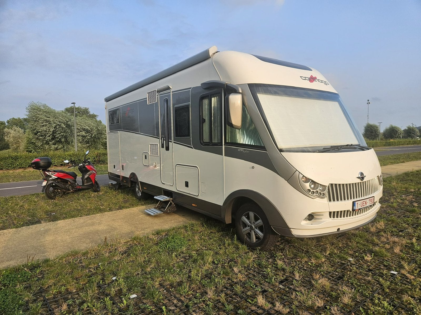 Carthago chic S-plus mobilehome van 2021 met grote koffer, Elektrisch, Carthago, Particulier, Koelkast