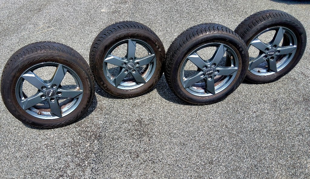 4 très bons pneus hiver 205/55-16, jantes VW Golf 7, Ophalen, Gebruikt, 16 inch, Banden en Velgen