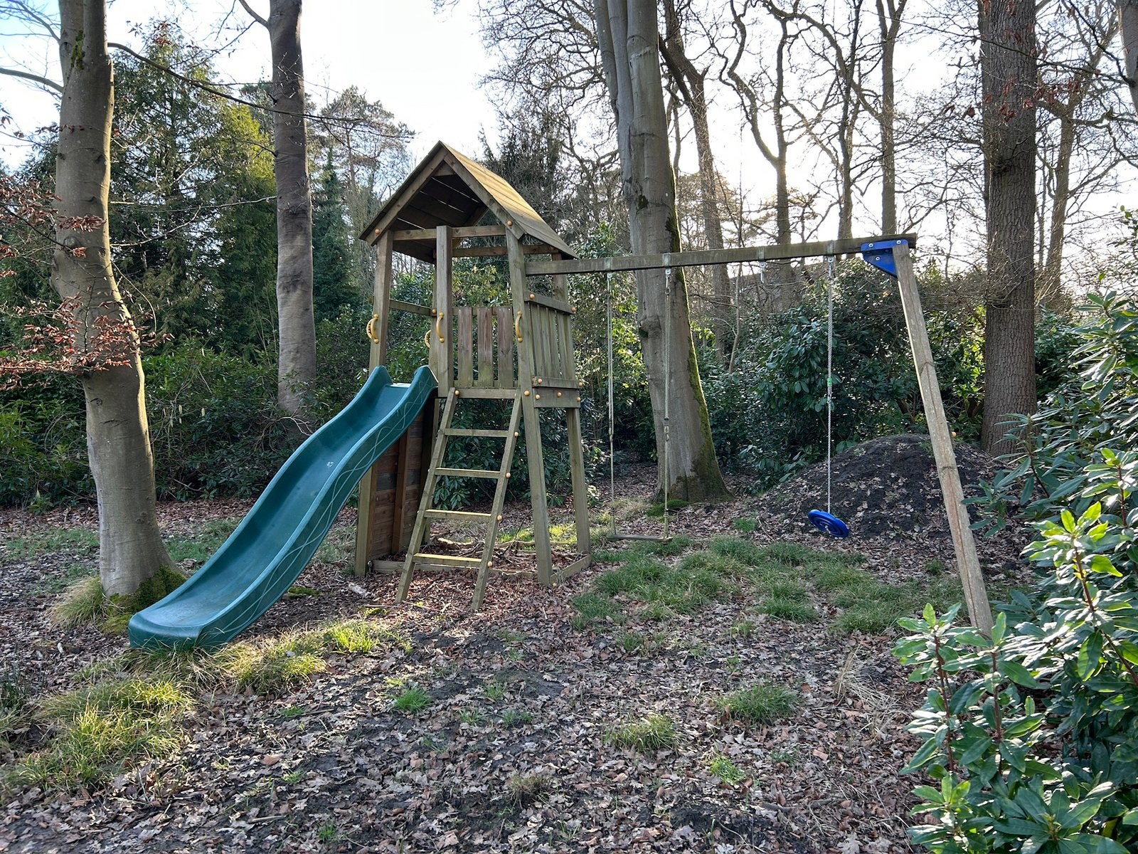 Speelhuis blue rabbit met schommel, glijbaan en klimmuur, Enlèvement, Comme neuf, Toboggan