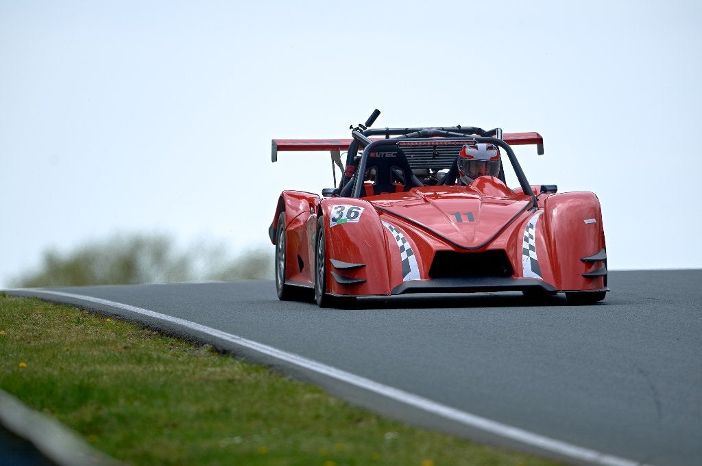 Circuit Trackday race circuit auto Stay Fast DW16, Autos, Rouge, Achat, 2 places, Boîte manuelle