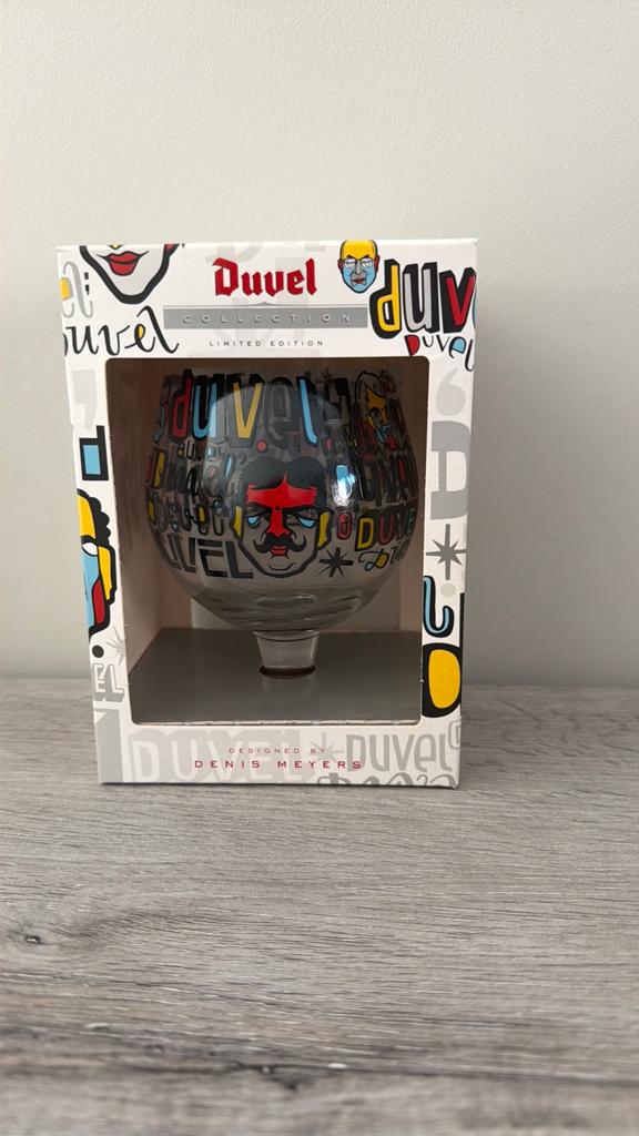 Duvel glas Denis Meyers, Verzamelen, Glas en Drinkglazen, Ophalen of Verzenden, Zo goed als nieuw