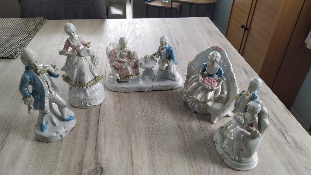 Lot de 5 figurines en porcelaine, Enlèvement