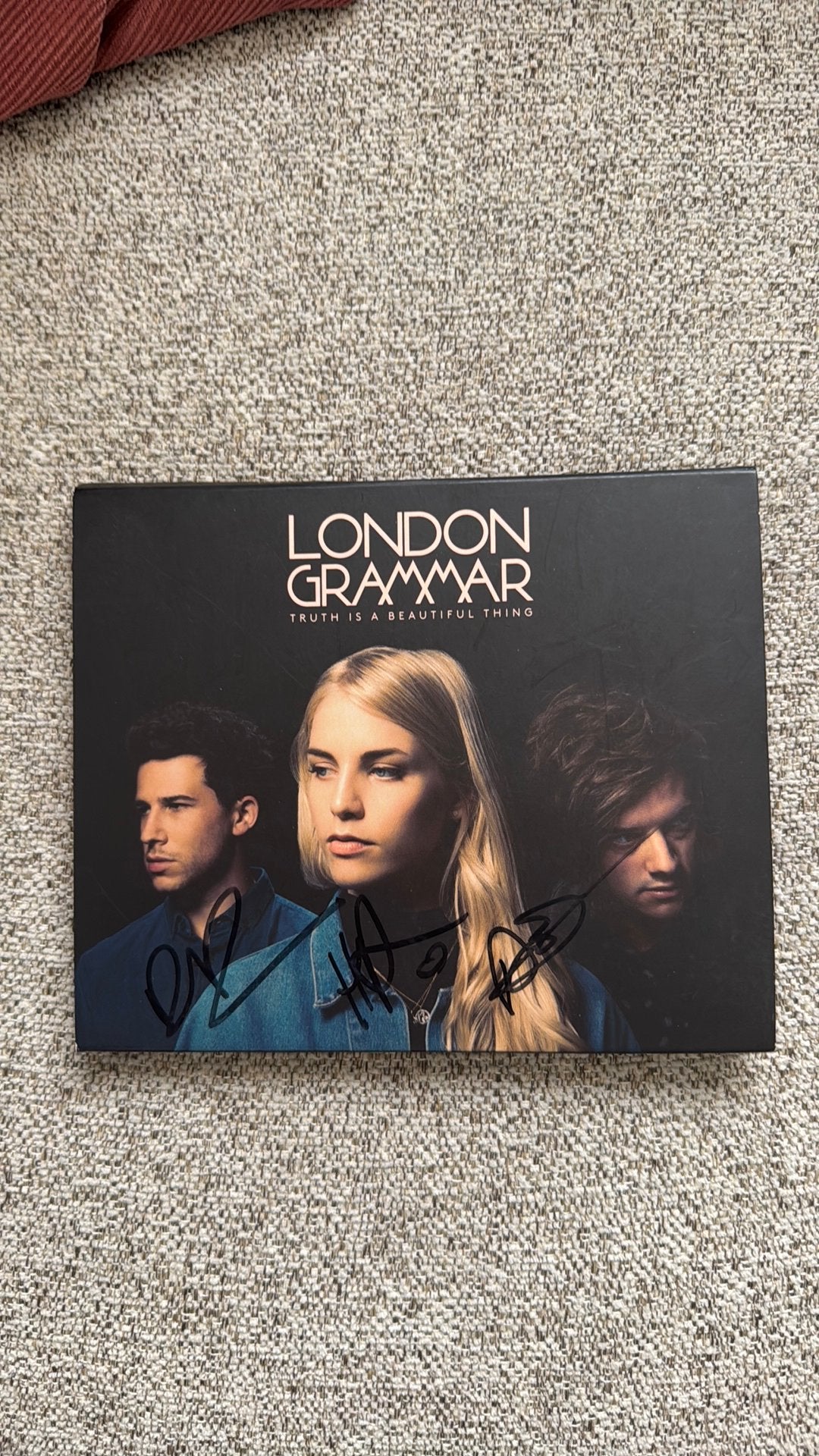 CD London Grammer Truth is a bezutiful thing !gesigneerd!, Cd's en Dvd's, Ophalen of Verzenden, Zo goed als nieuw, Gesigneerd