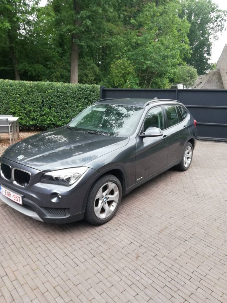 auto BMW X1 sDrive 18i, Auto's, BMW, 1995 cc, 4 cilinders, Leder, Grijs
