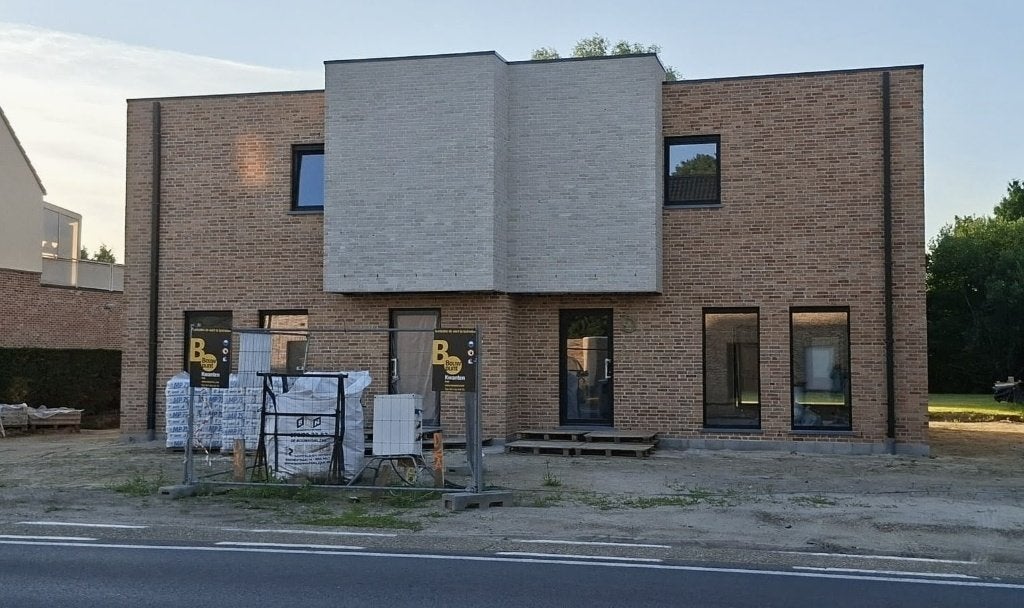 TE KOOP: HOB 3910 Pelt, Neerpelt, Province de Limbourg, Maison Bi-familiale ou Jumelée, Ventes sans courtier