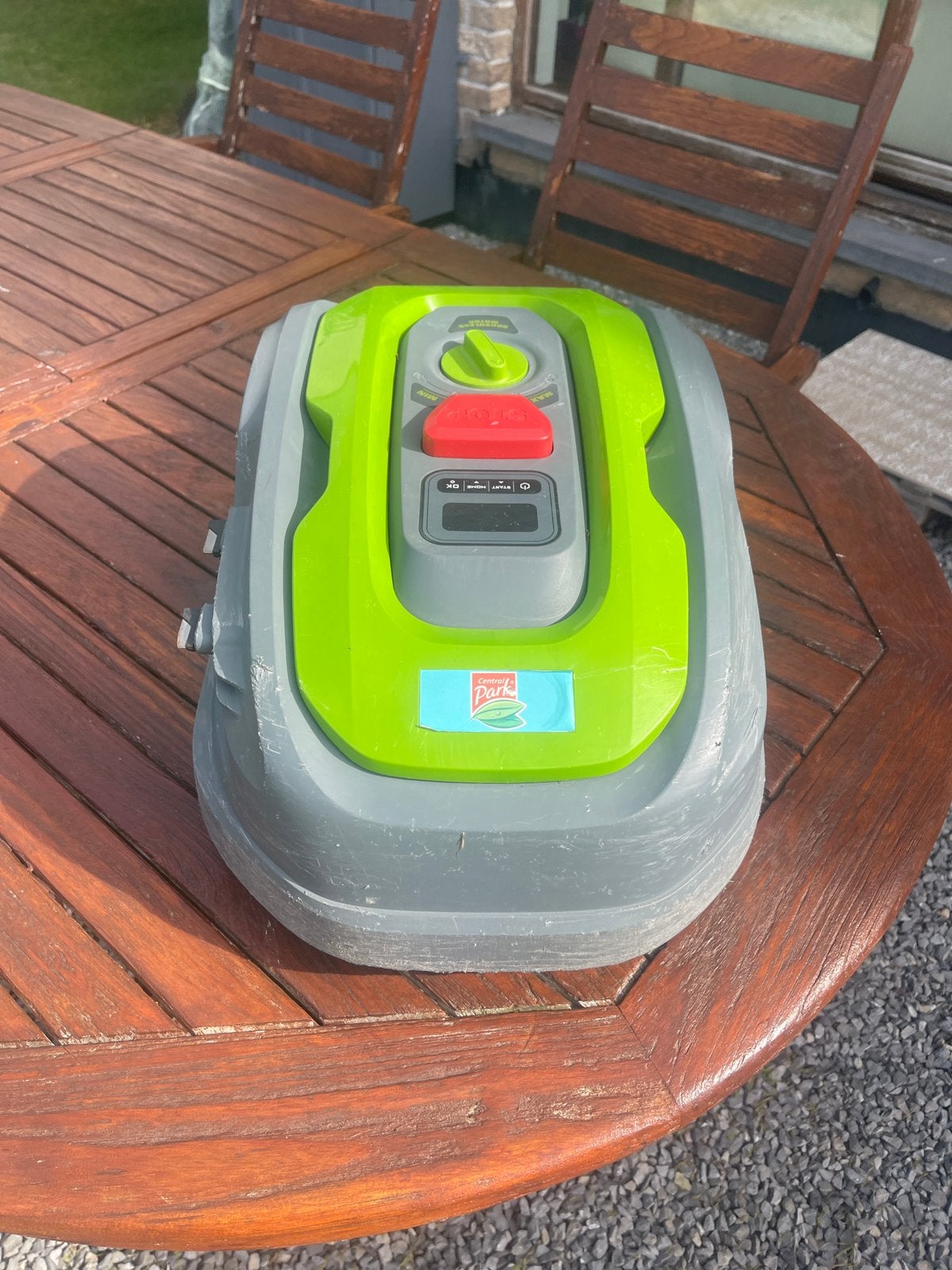 Tondeuse robot avec tout ces accessoires nécessaire, Ophalen, Zo goed als nieuw