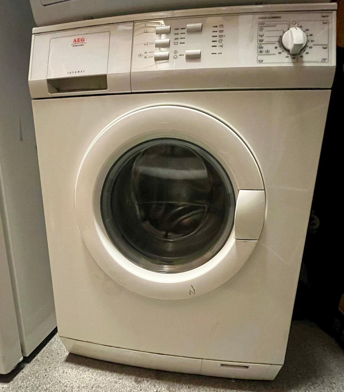 AEG Lavamat 54610, Electroménager, Lave-linge, 1200 à 1600 tours, 6 à 8 kg, 85 à 90 cm, Programme lavage à la main