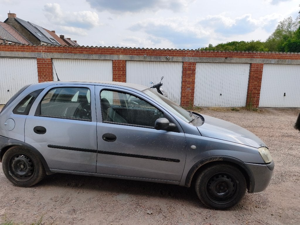 Bonjour je vends une Opel Corsa c, Autos, Argent ou Gris, 12 kW, Noir, 5 portes
