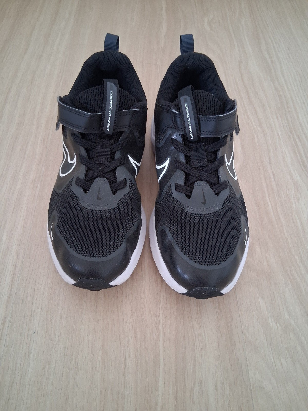 Nike Cosmic Runner, Kinderen en Baby's, Kinderkleding | Schoenen en Sokken, Ophalen, NIKE, Jongen of Meisje, Sportschoenen