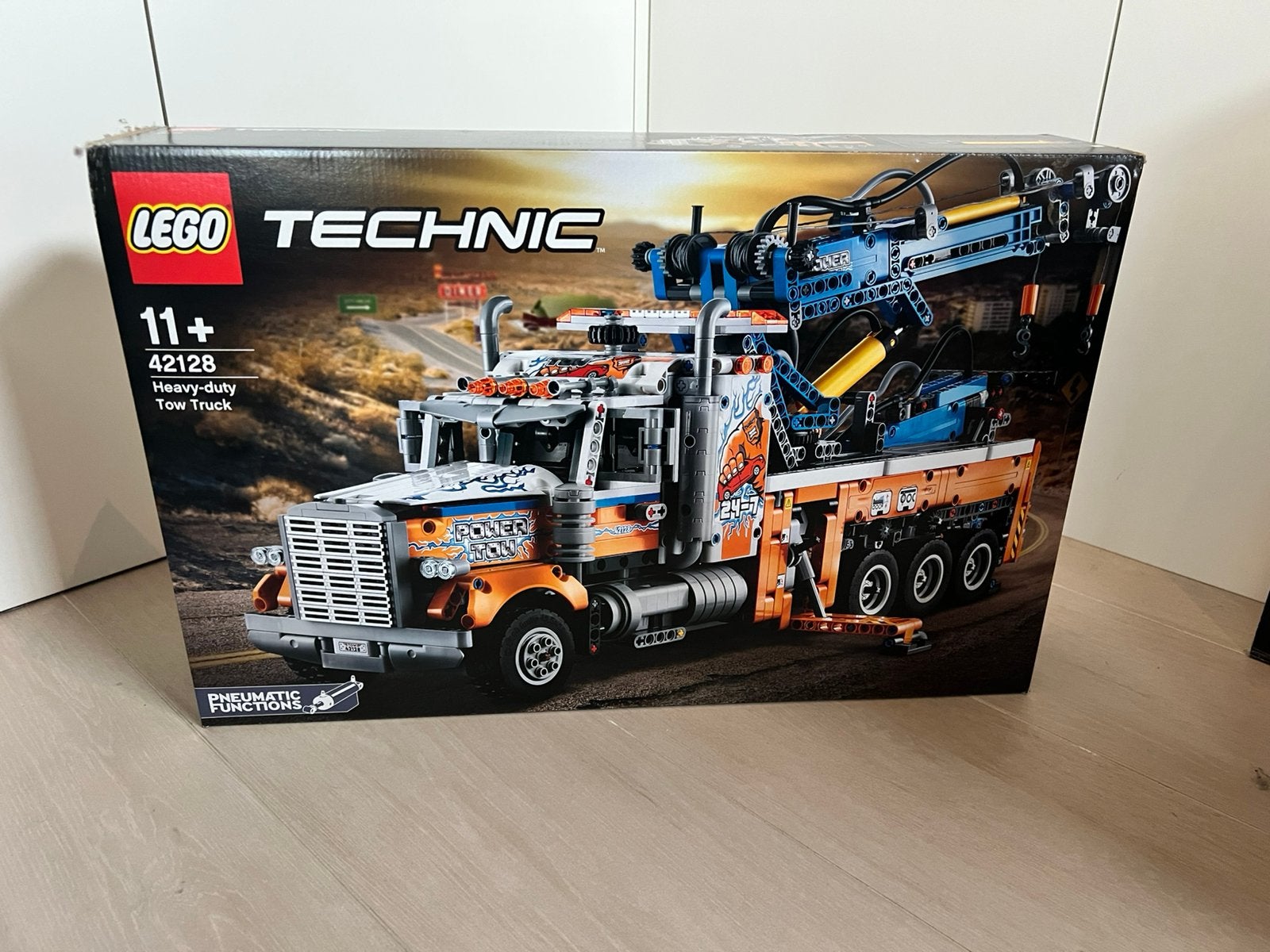 Lego technic 42128 heavy duty tow truck sealed, Kinderen en Baby's, Ophalen, Lego, Zo goed als nieuw, Compleet