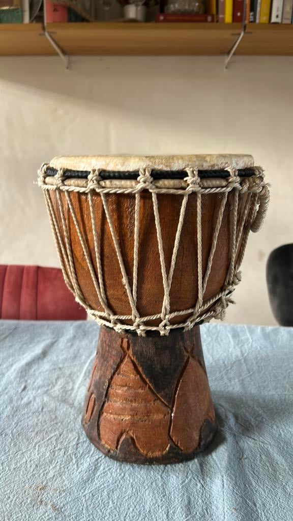 Djembe en bois sculpté, Musique & Instruments, Enlèvement, Utilisé, Tambour