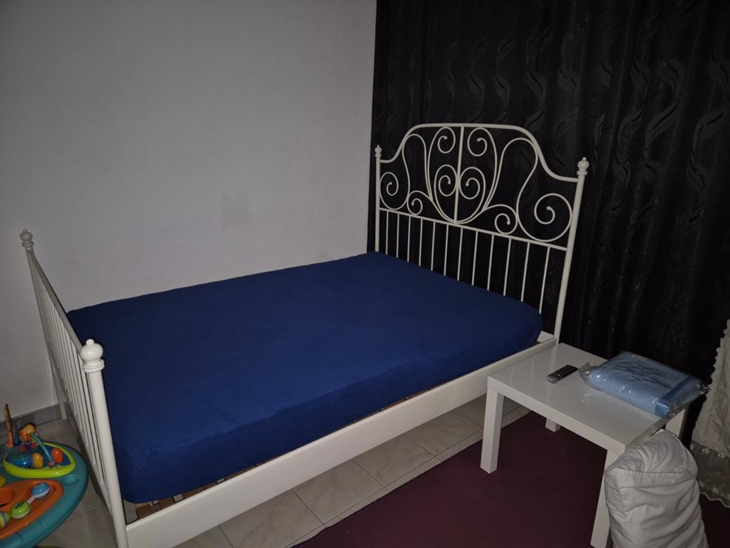 Bed met lattenbodems en matras, Huis en Inrichting, Slaapkamer | Bedden, Ophalen, Zo goed als nieuw, Tweepersoons, Wit
