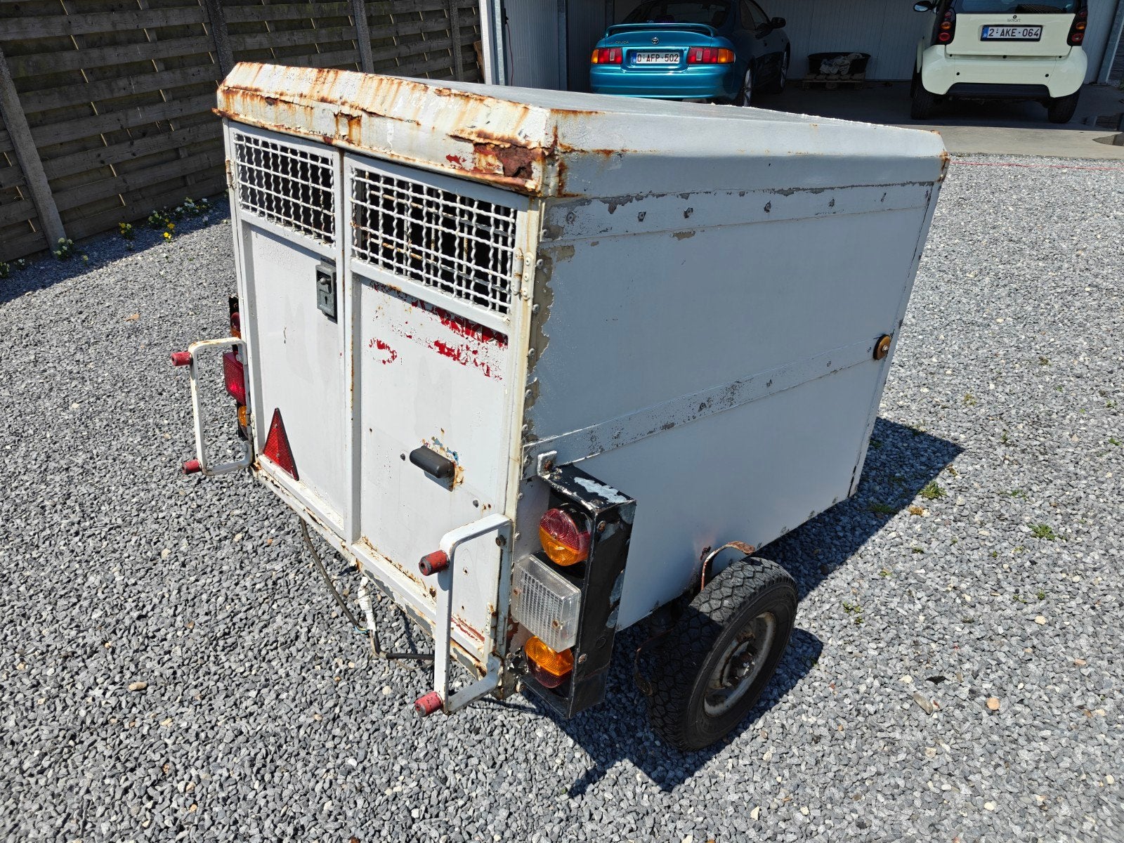 Hondenaanhanger met afgeveerd onderstel, Enlèvement, Utilisé, Niche à chien