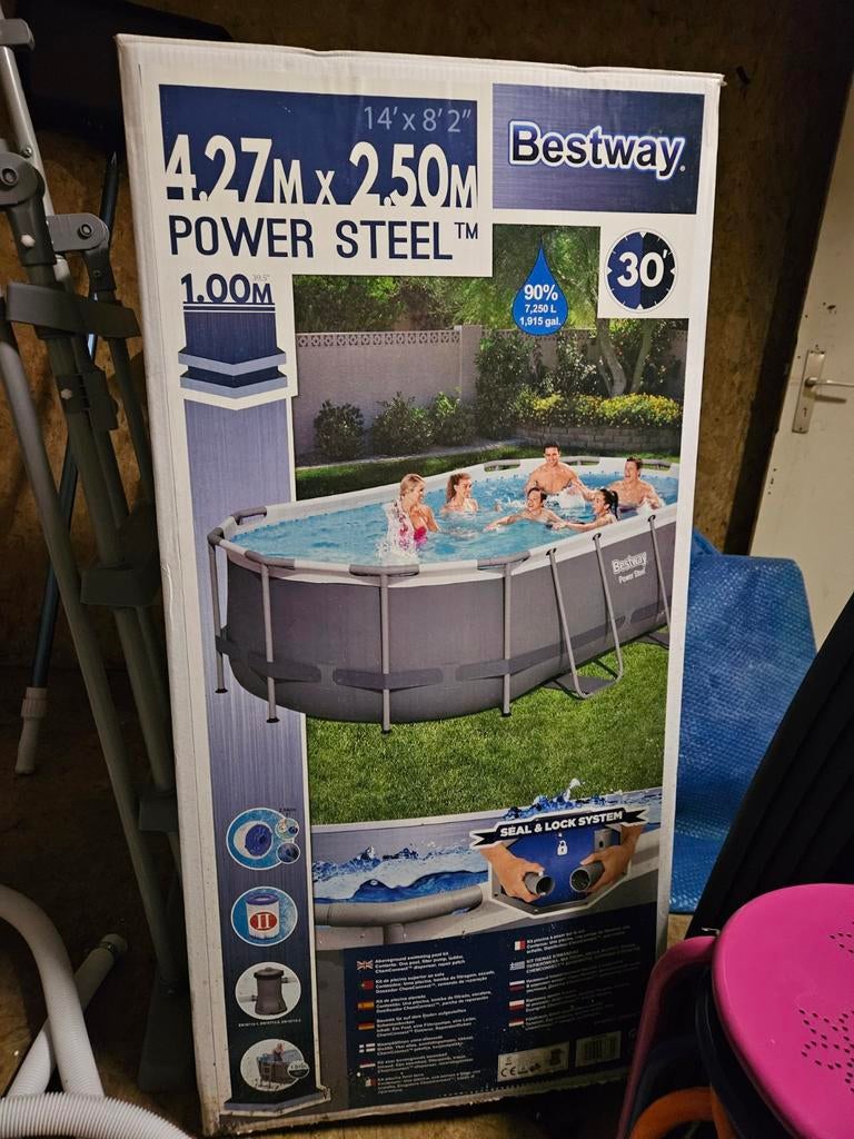 Zwembad te koop, Enlèvement