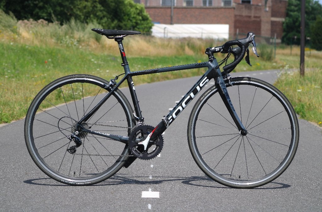 Vélo de course Focus Cayo Carbon Dura Ace - Excellent état !, Vélos & Vélomoteurs, Autres marques, Frein sur jante, Comme neuf