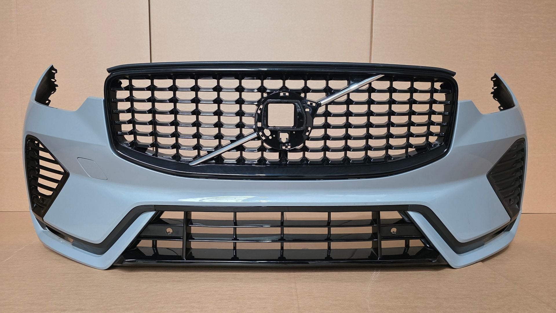 Voorbumper Volvo XC60 II Facelift 2025-2027 2 FACELIFT, Gebruikt, -, Voor, Ophalen of Verzenden