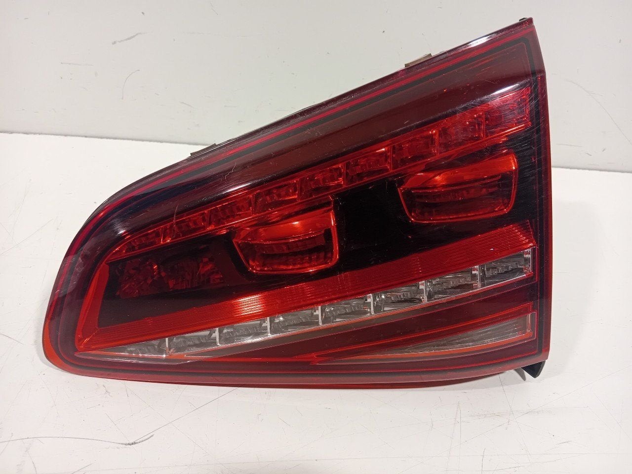 Achterlicht kofferdeksel achterklep rechts Volkswagen Golf, Onderdelen@venauto.nl, Van der Ven Autorecycling B.V., Gebruikt, Ettenseweg 76, 4706 PB Roosendaal, The Netherlands