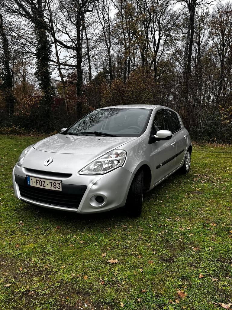 Renault Clio / 2010 / 151 500km / Diesel, Autos, Argent ou Gris, Achat, 63 kW, Boîte manuelle