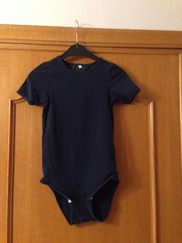 Donkerblauwe body met korte mouw en drukknopen, 140, Pien&P, Kinderen en Baby's, Kinderkleding | Maat 140, Nacht- of Onderkleding