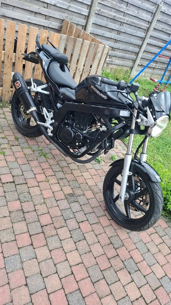 Hyosung, Motoren, Motoren | Hyosung, Particulier, Naked bike, 11 kW of minder, 2 cilinders, Minimaal motorrijbewijs A1, LED Verlichting