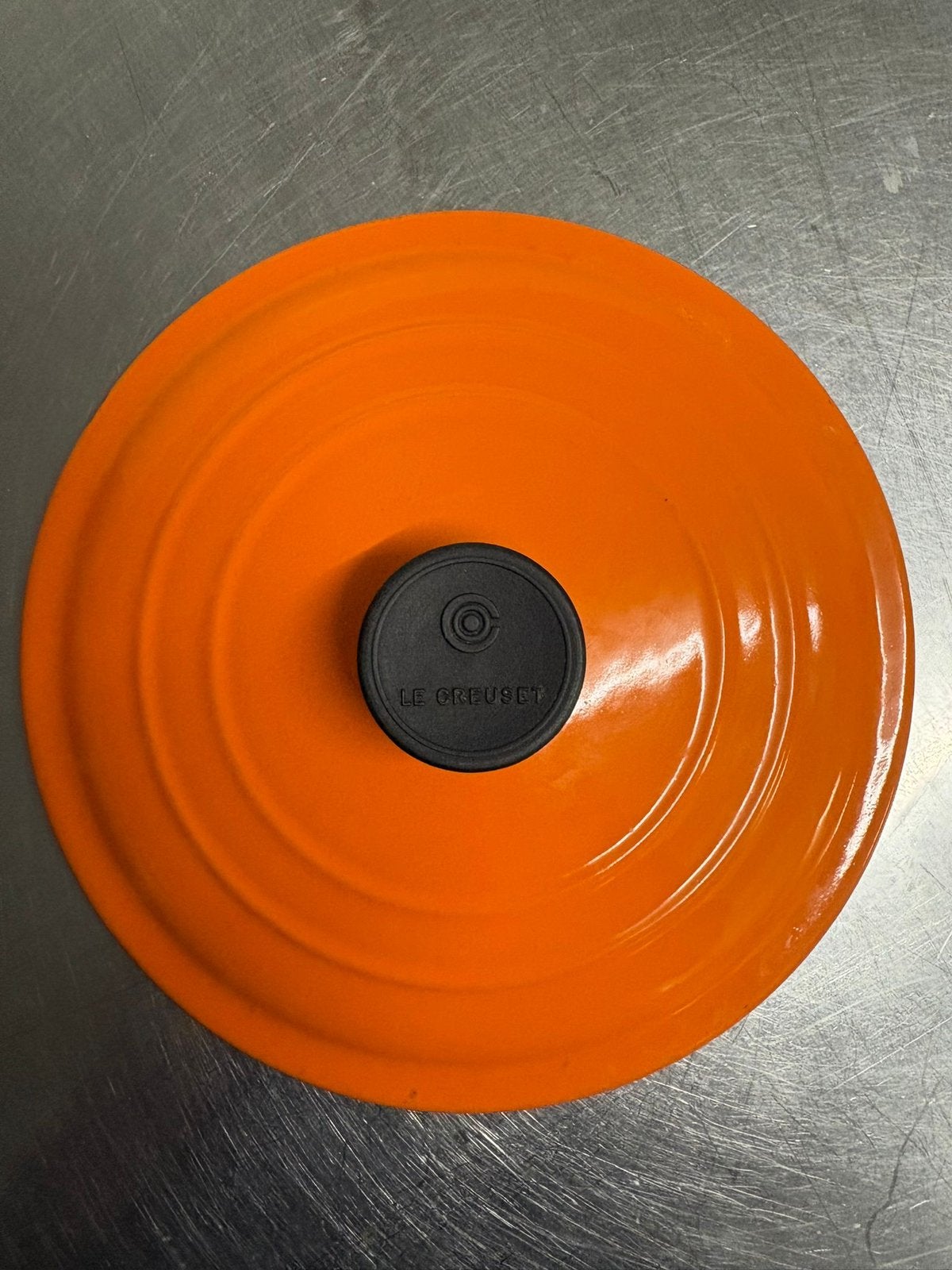 Vintage Le Creuset - Rouge orangé - Taille C (20 cm) - Rond, Enlèvement, Comme neuf, Fonte
