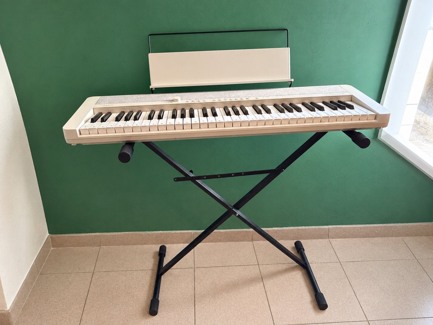 Clavier/piano Casio + livre et support, Musique & Instruments, Enlèvement, Comme neuf, Casio