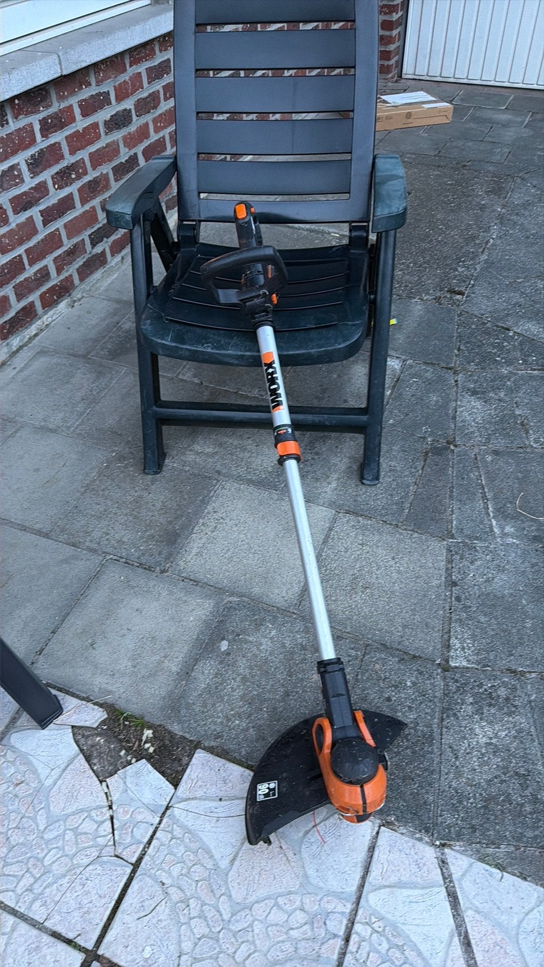 WORX 20V elektrische grastrimmer + 4.0 Ah accu + lader, Ophalen, Accu, Worx, Nvt@email.com