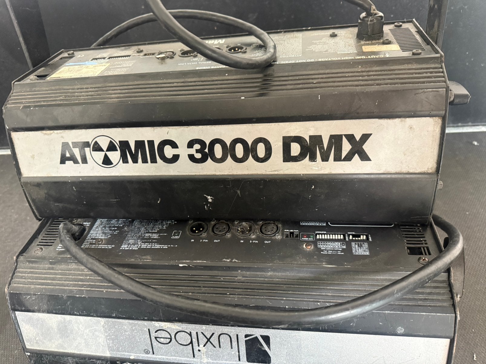 3 strobos de 3 000 watts pour la rétrospective, Enlèvement, Comme neuf
