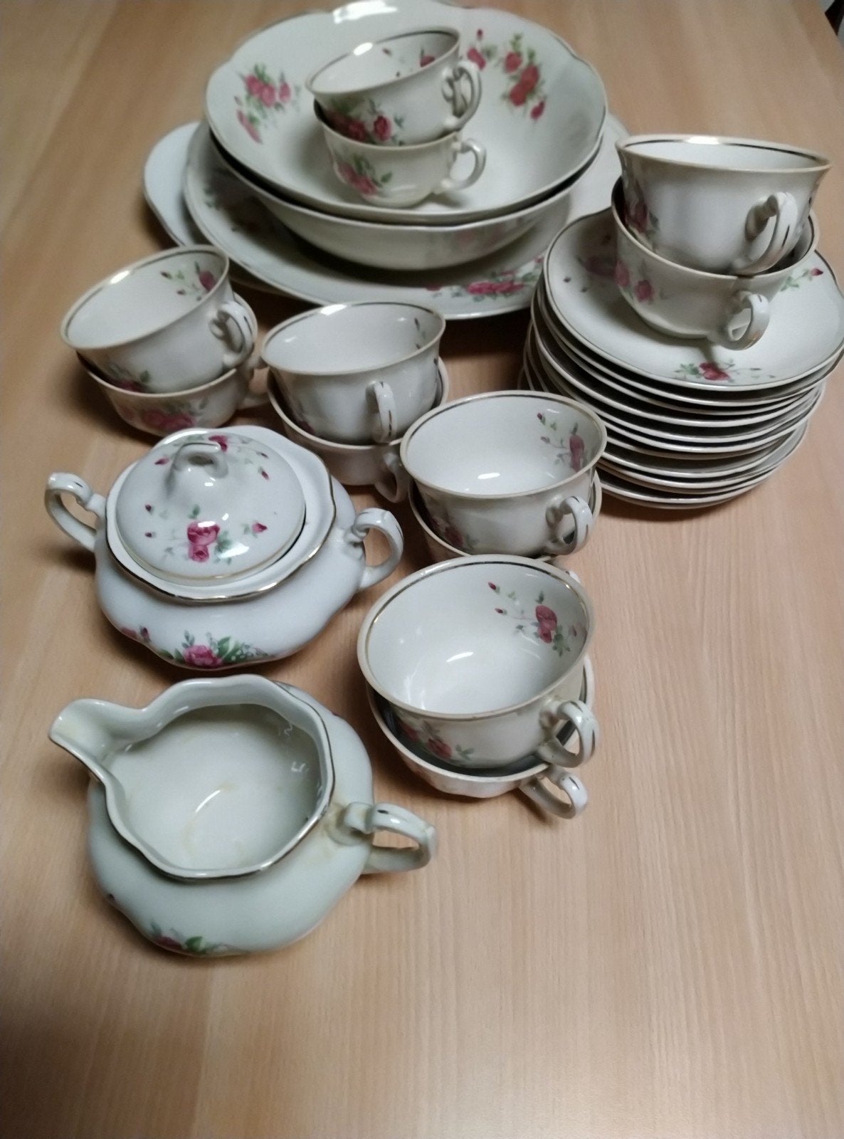 Koffieservies wit met rode rozen, Service complet, Comme neuf, Enlèvement, Classique