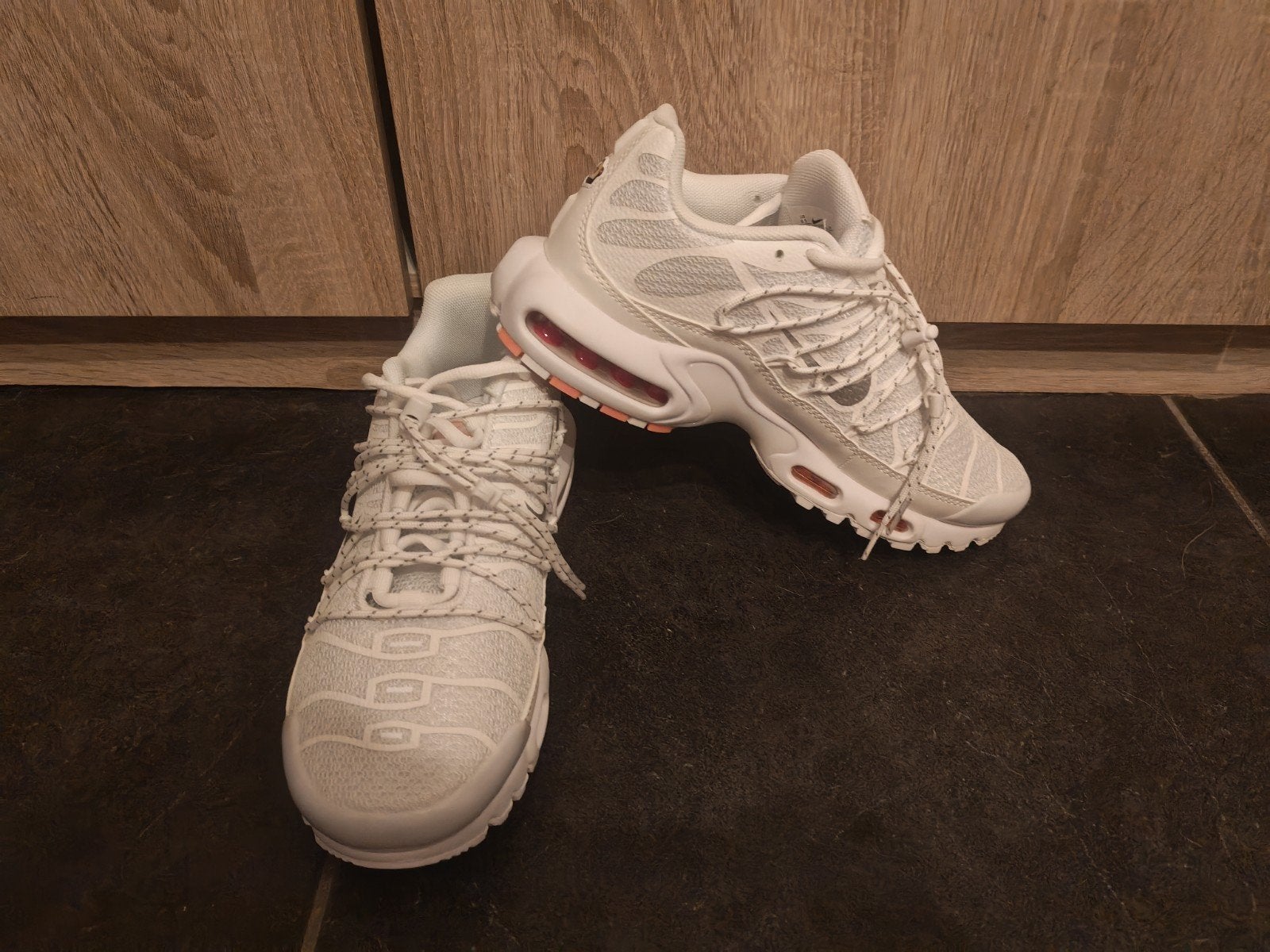 paire de chaussures hommes, Neuf, Sans marque, Enlèvement ou Envoi, Blanc