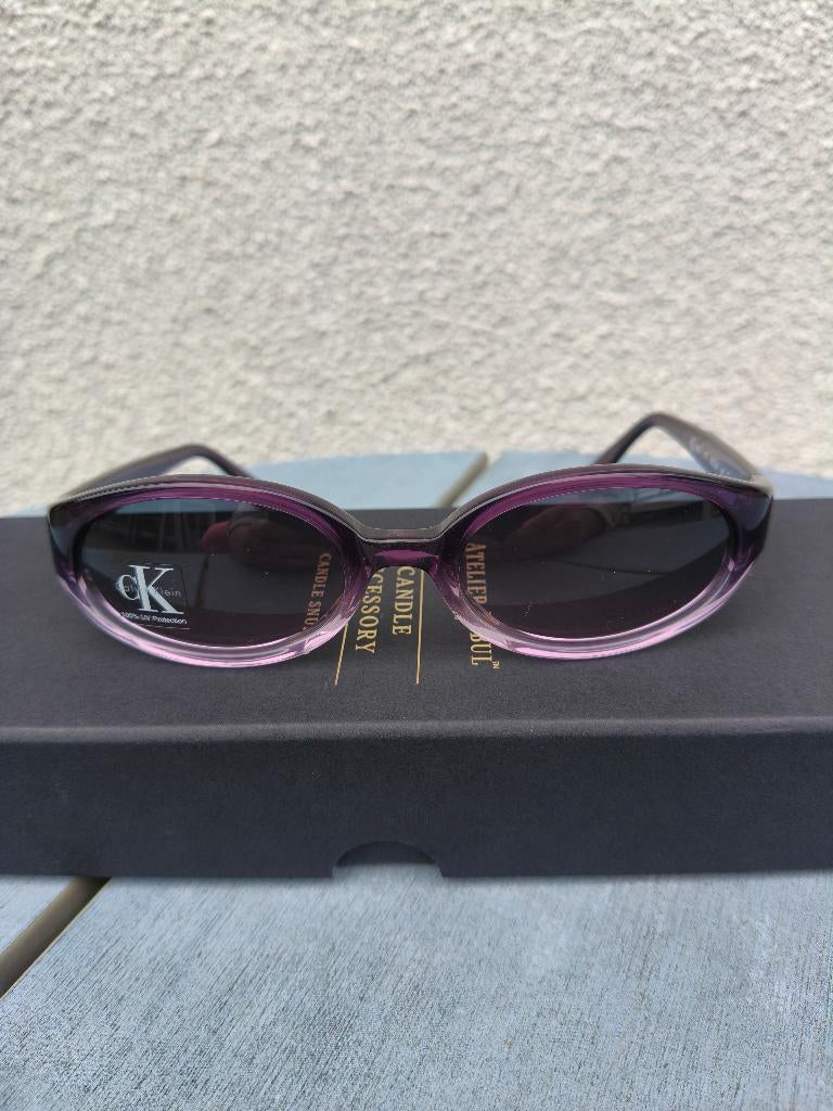 lunettes de soleil Calvin Klein authentiques violettes neuve, Neuf, Autres marques, Enlèvement ou Envoi, Lunettes de soleil