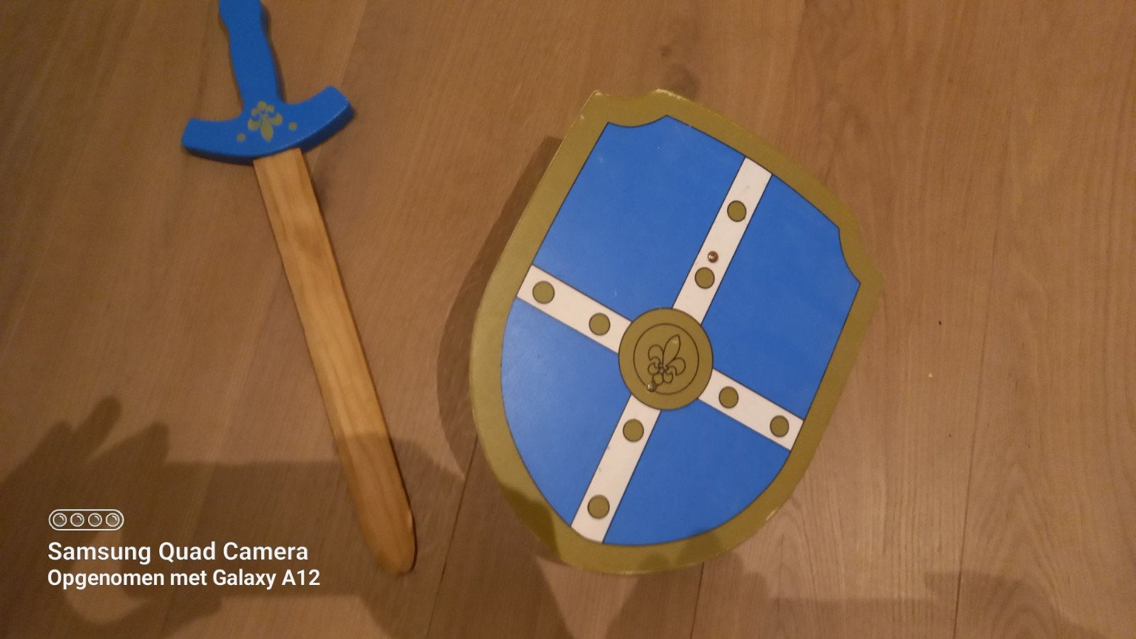 Houten zwaard & schild, Ophalen