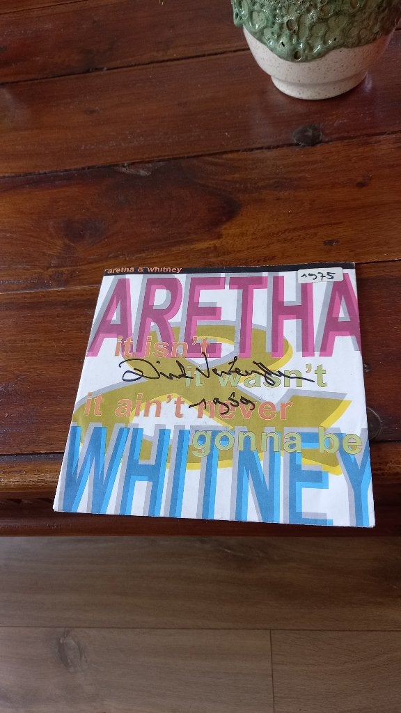 Vinyl (45t) Whitney Houston & aretha franklin "it ins't, Cd's en Dvd's, Vinyl | Pop, Ophalen, Zo goed als nieuw, Pop